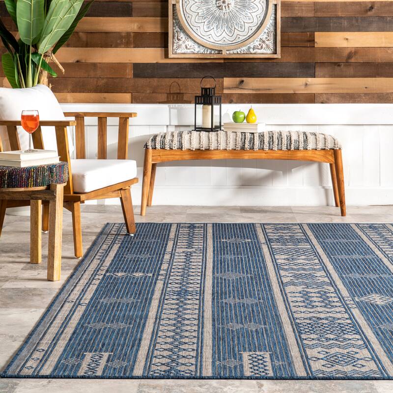 Nuloom Leigh Ethnic Stripes Indoor/Outdoor Area Rug