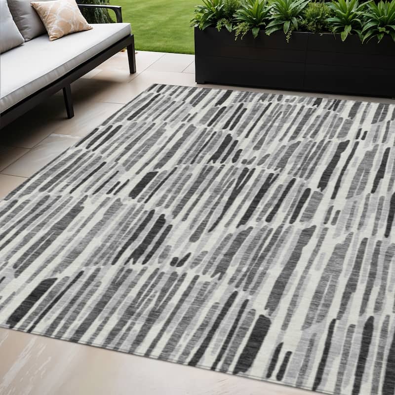 HomeRoots Abstract Transitional Rectangle Outdoor Rug - 5' X 8'