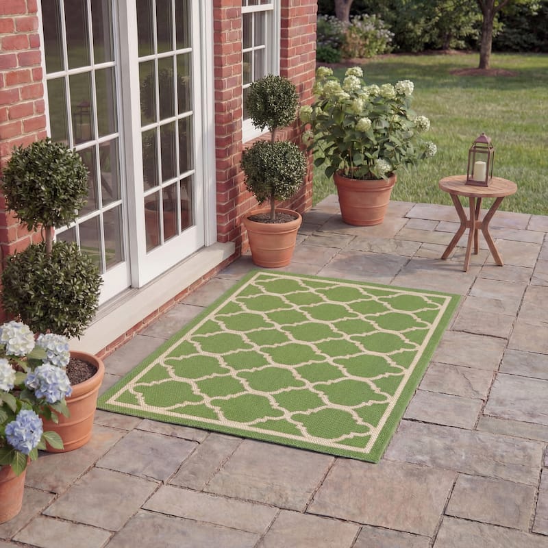 SAFAVIEH Courtyard Kristelle Indoor/ Outdoor Waterproof Patio Backyard Rug