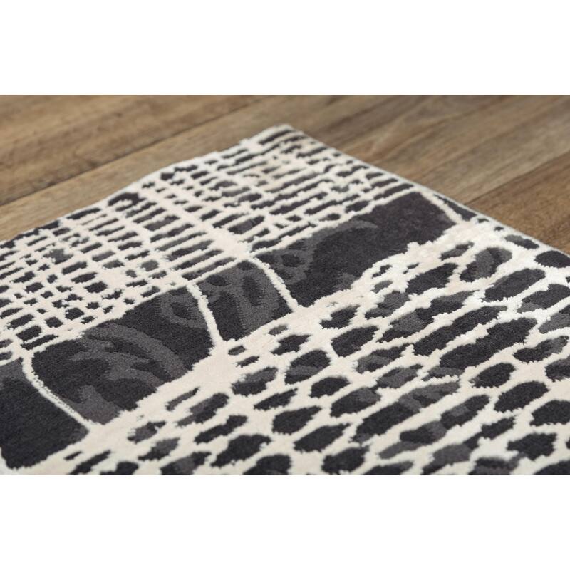 Alora Decor Spring Black, Grey, and White Croc Print Modern Rug
