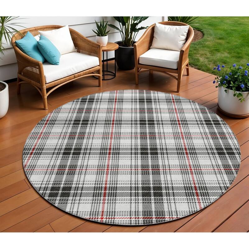 HomeRoots Plaid Transitional Rectangle Outdoor Rug - 8' Round