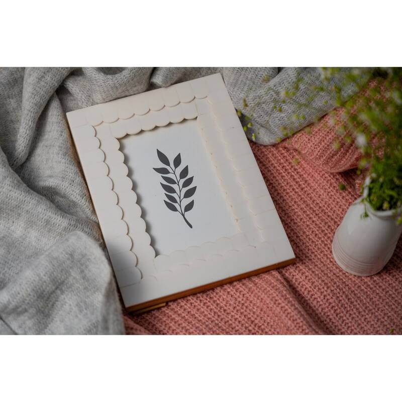 Rectangular Flower Border Picture Frame - for 4" x 6" Photo - White