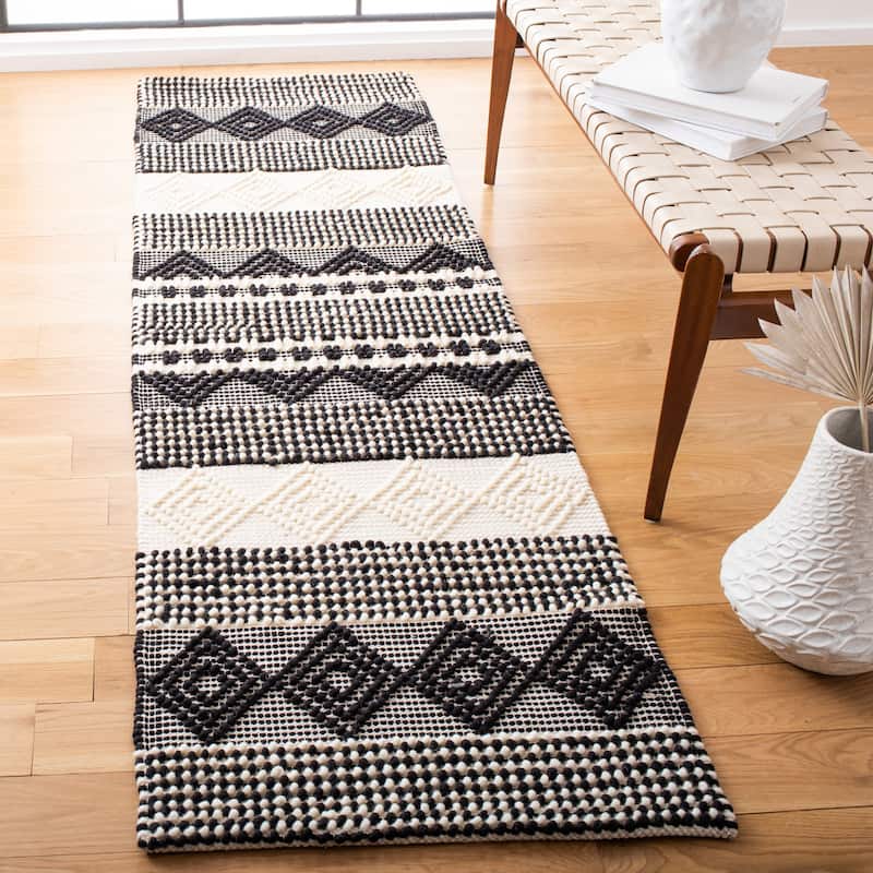 SAFAVIEH Handmade Natura Annedorte Wool Rug - 2'3" x 8' Runner - Black/Ivory - Runner