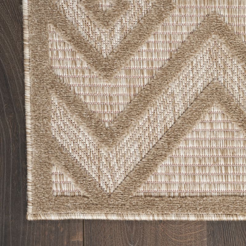HomeRoots Contemporary Rectangle Outdoor Rug - 7' X 10'