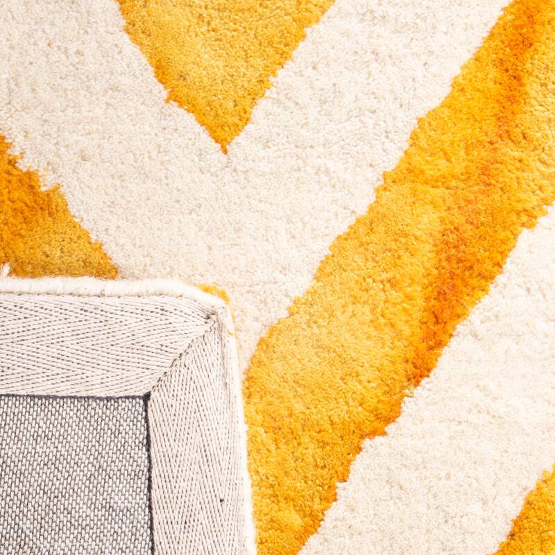 SAFAVIEH Dip Dye Erkhild Hand-tufted Wool Chevron Area Rug