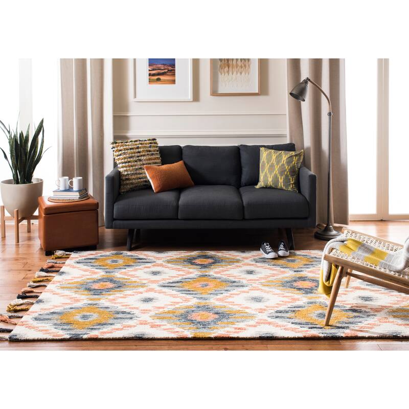 SAFAVIEH Handmade Suzani Nyree Boho Tribal Wool Rug