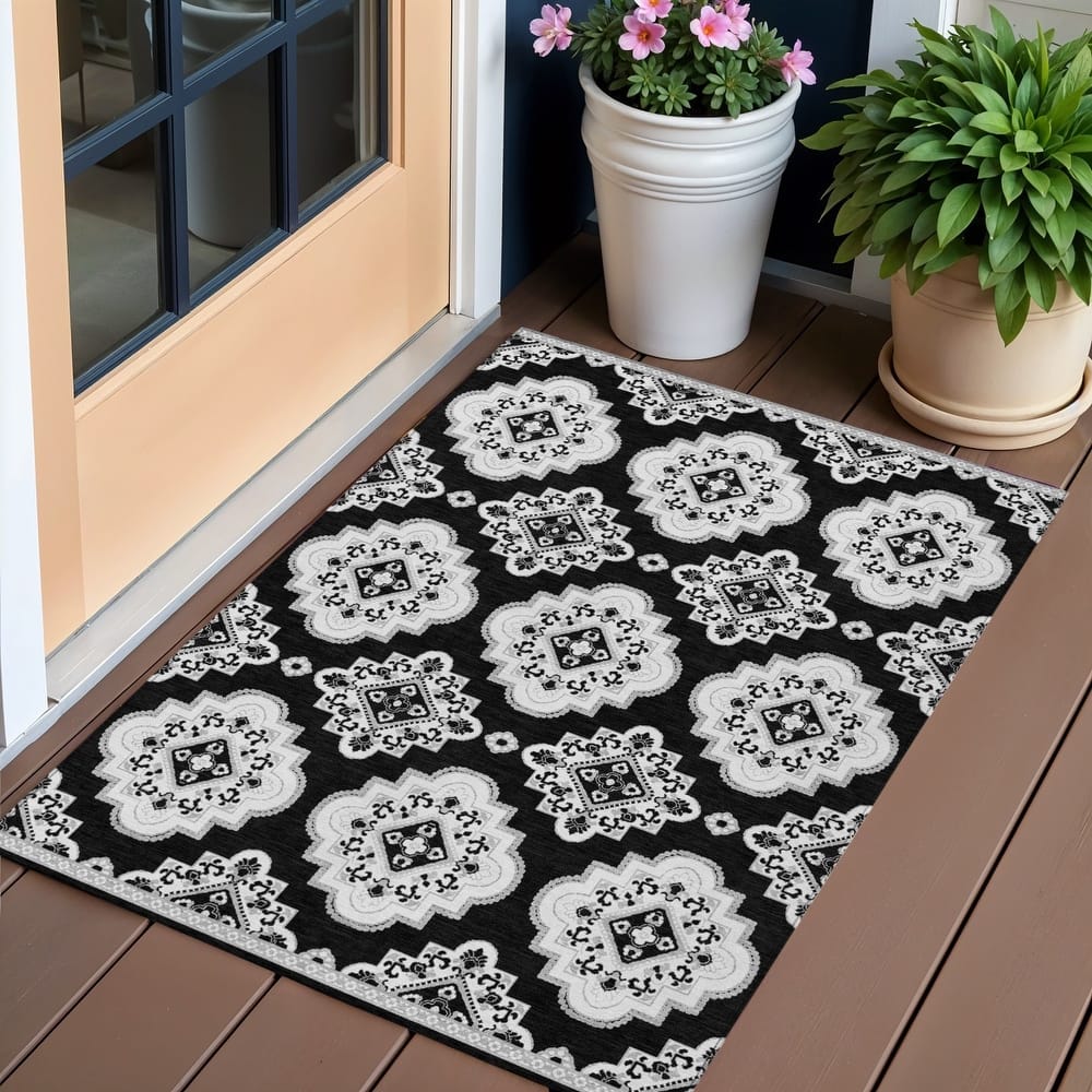 HomeRoots Medallion Transitional Rectangle Outdoor Rug