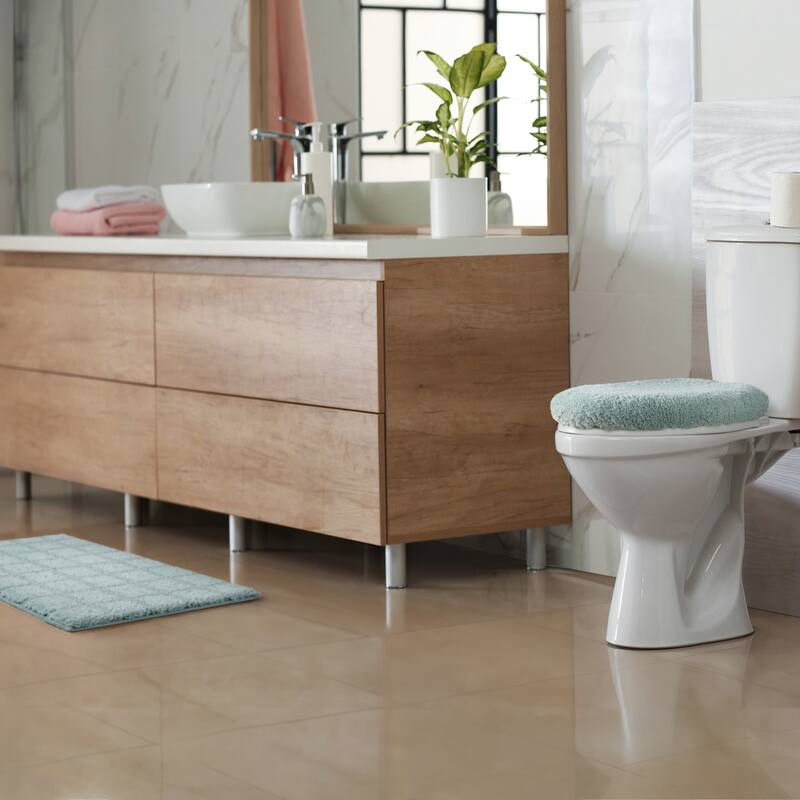 TOWN & COUNTRY EVERYDAY Ultra Plush Solid Tufted Toilet Lid Cover, Soft and Absorbent, Non-Slip Cover, Machine Washable