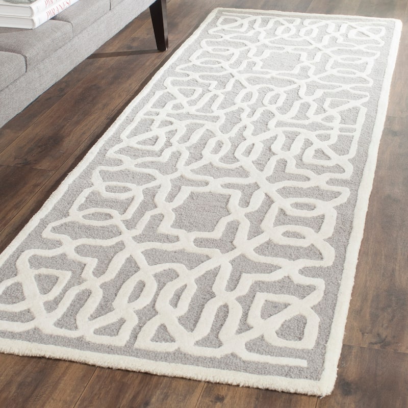 SAFAVIEH Handmade Cambridge Sissi Modern Wool Rug - 2'6" x 8' Runner - Silver/Ivory