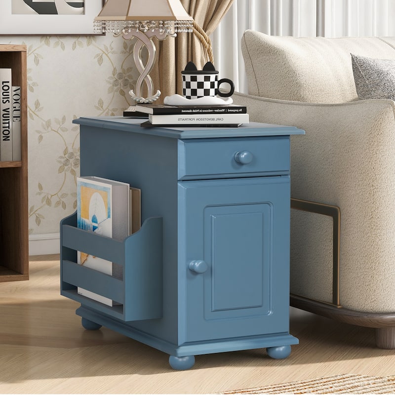 Retro Flip-Top End Table – USB Ports, Cup Holder Drawer & Bookshelf, Ideal for Small Spaces.