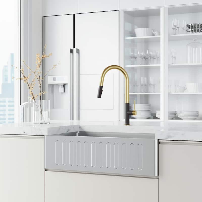 VIGO Greenwich 18" H Single Handle Pull-Down Sprayer Kitchen Faucet