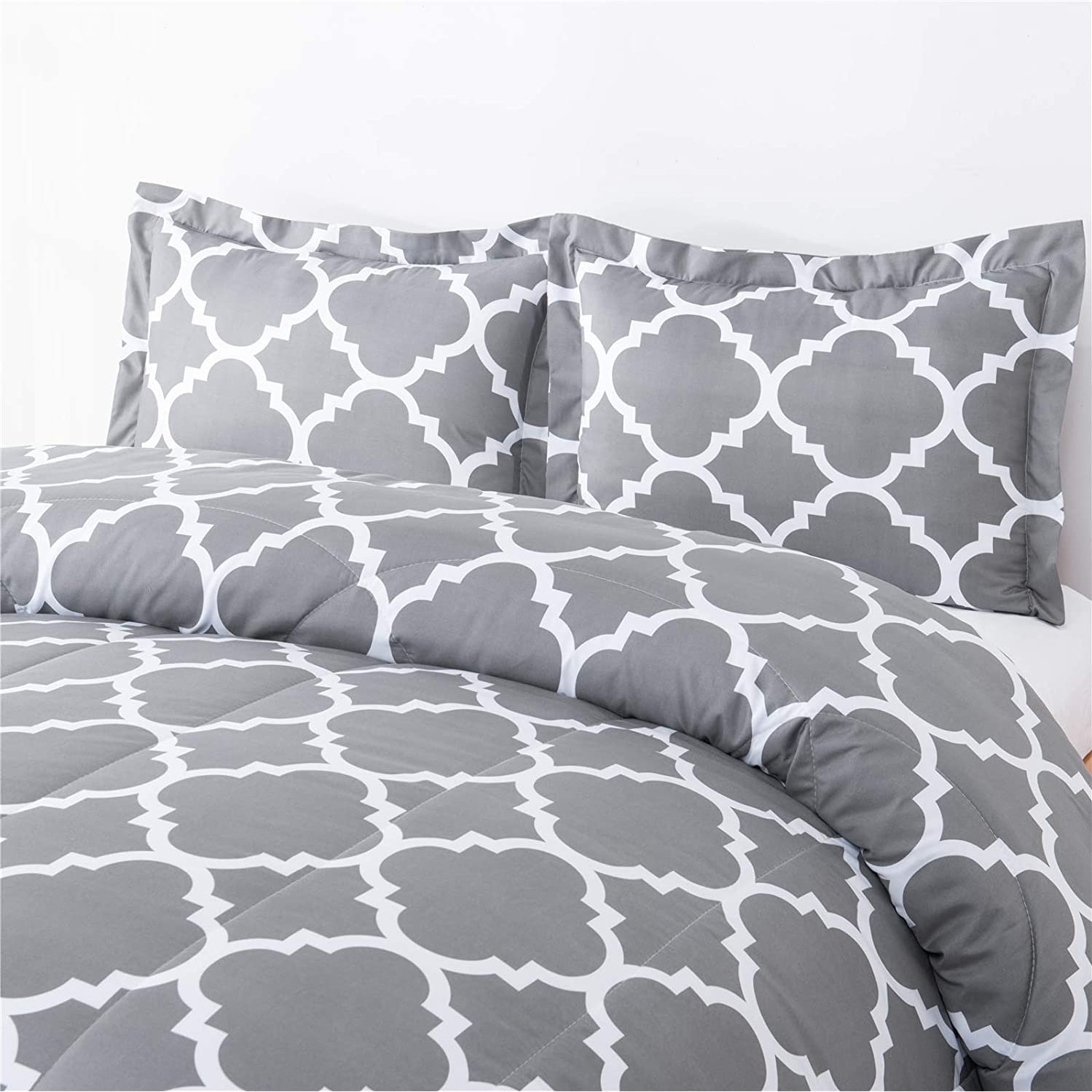 https://ak1.ostkcdn.com/images/products/is/images/direct/fd3522798331e4022c07d3a2885d78842c08ed28/Shatex-3-Pieces-Bedding-Comforter-Sets-Geometry%2C-Queen.jpg