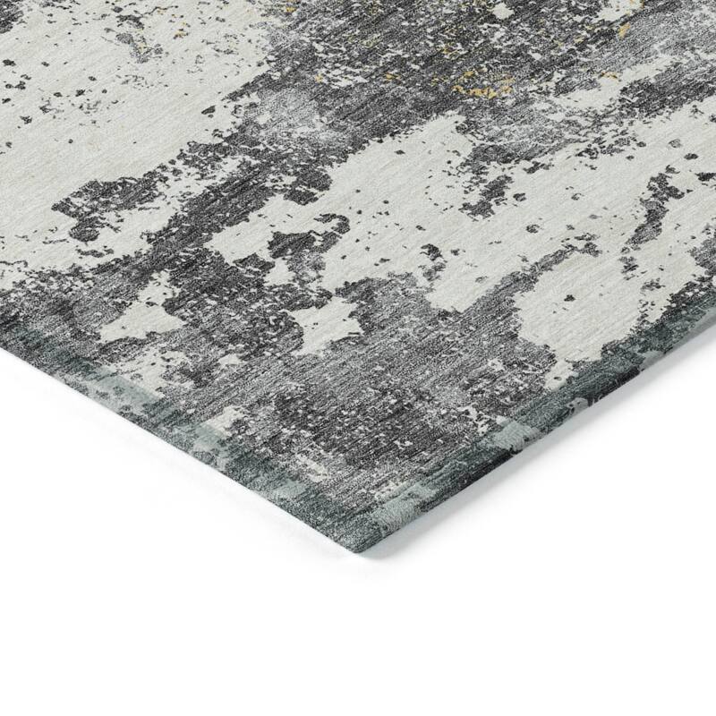 Machine Washable Indoor/ Outdoor Chantille Distressed Traditional Rug
