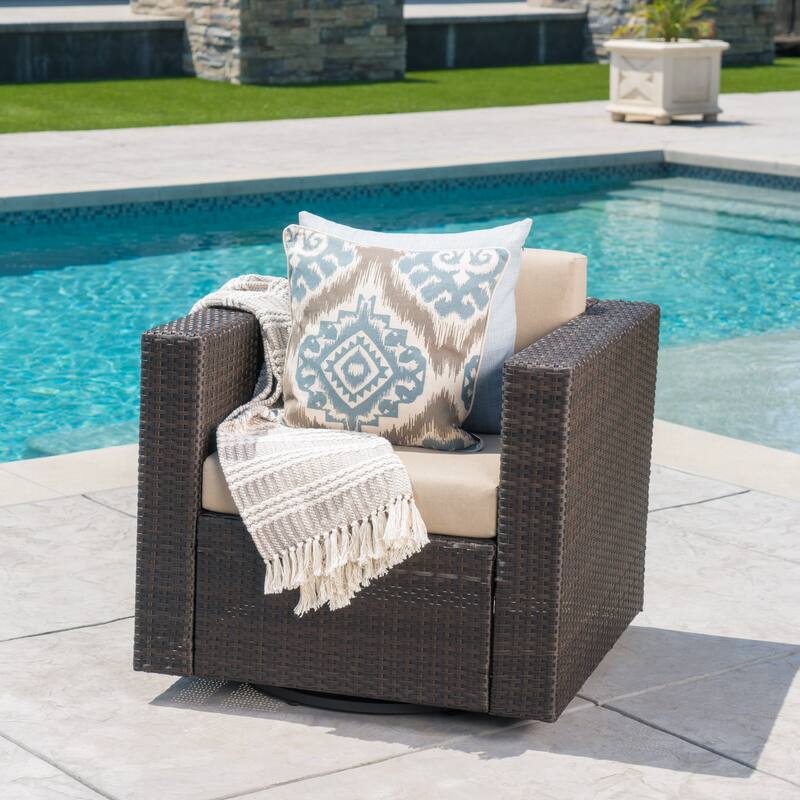 Comfortable and Flexible Outdoor Swivel Patio Chair with Cushions