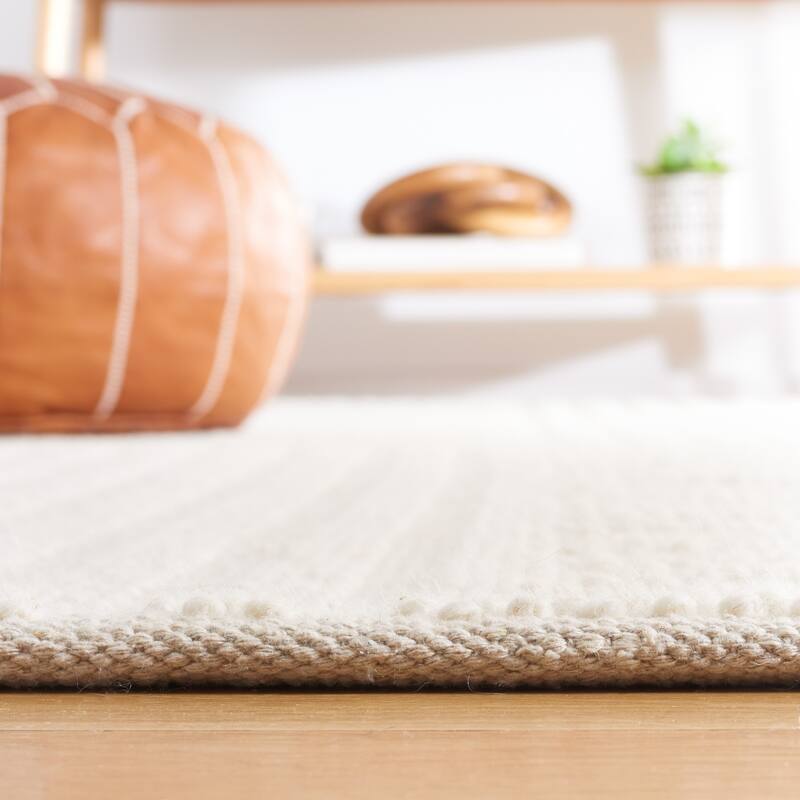 SAFAVIEH Handmade Natura Reagan Geometric Wool Rug