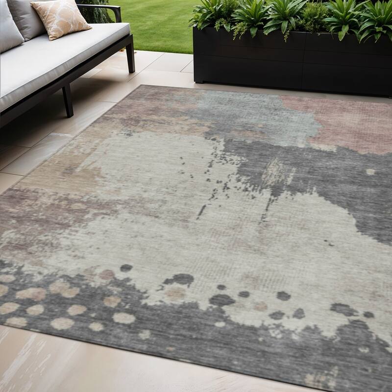 HomeRoots Abstract Transitional Rectangle Outdoor Rug - 5' X 8'