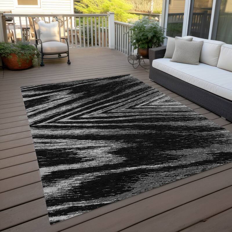 Machine Washable Indoor/ Outdoor Chantille Modern Chevron Rug