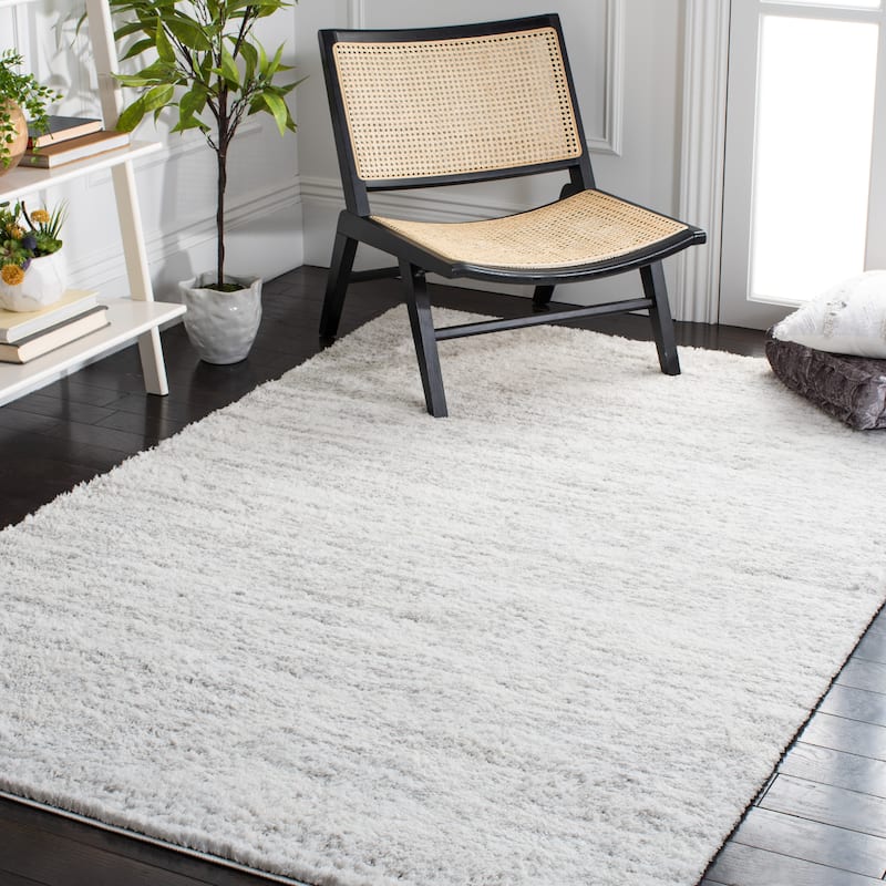 SAFAVIEH Berber Shag Rafaele 1.25-inch Thick Rug - 4'5" x 6'5" - Ivory/Light Grey - Rectangle