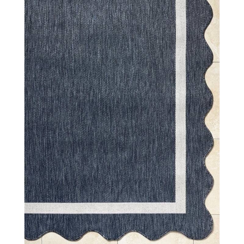 Livabliss Miami Beach Traditional Indoor / Outdoor Area Rug
