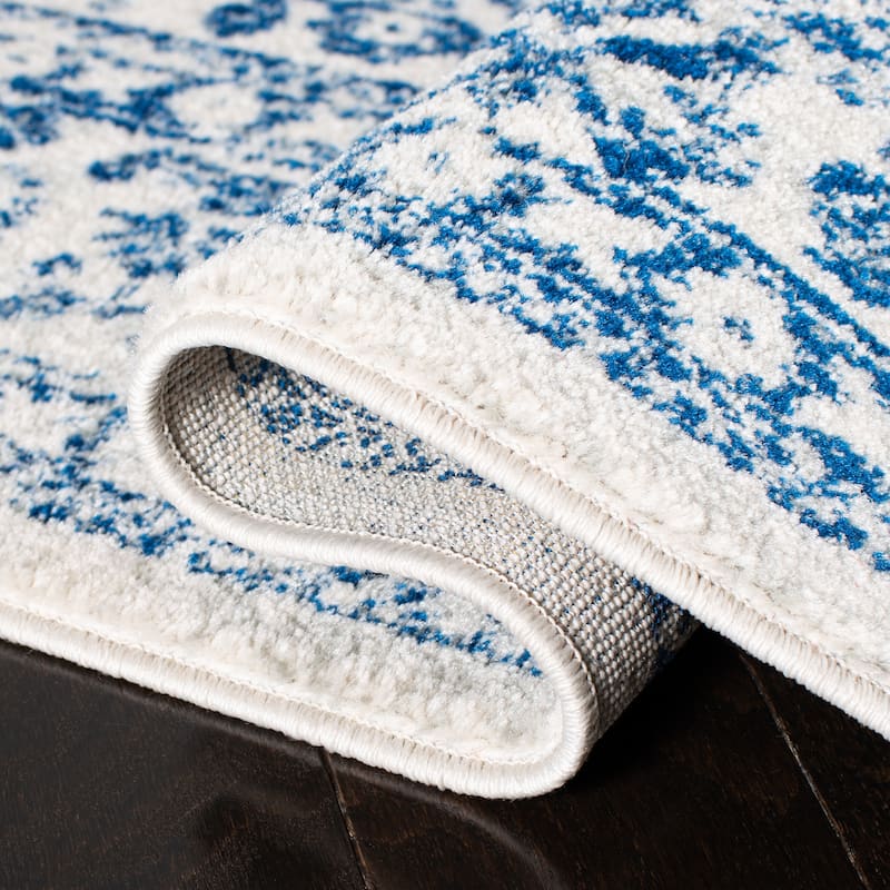 SAFAVIEH Evoke Quinn Vintage Distressed Rug