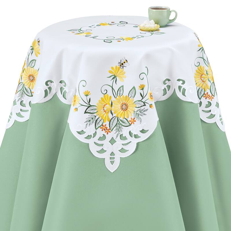 Embroidered Gerbera Daisies Scalloped Edge Table Linens