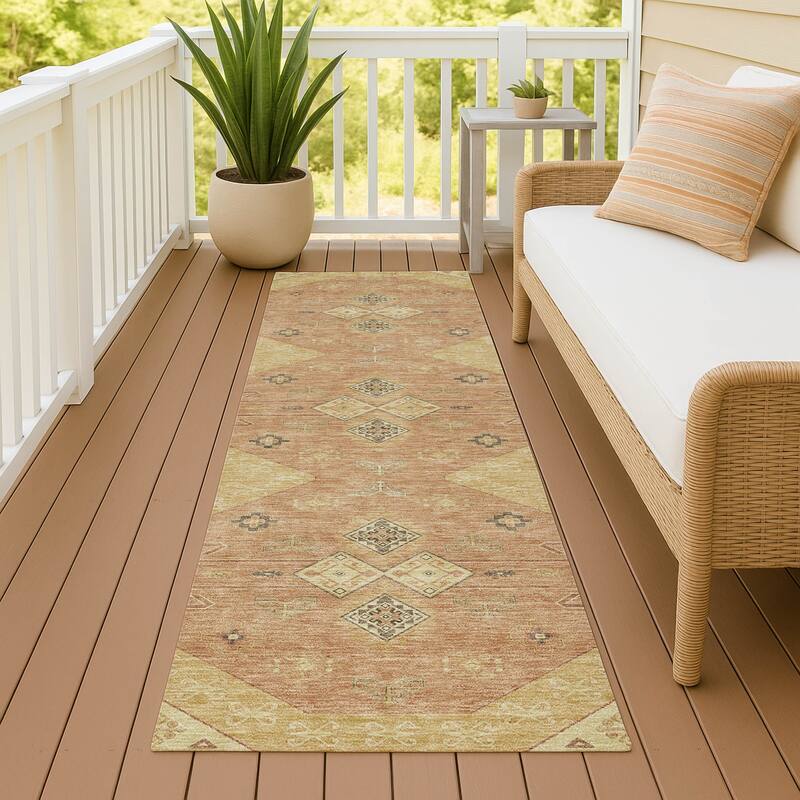 Machine Washable Indoor/ Outdoor Global Hiawatha Chantille Rug - Gold - 2'3" x 7'6"