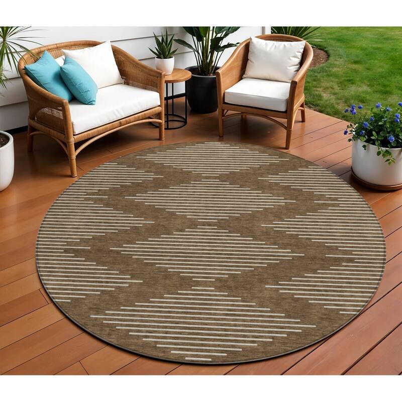 HomeRoots Geometric Transitional Rectangle Outdoor Rug - 8' Round