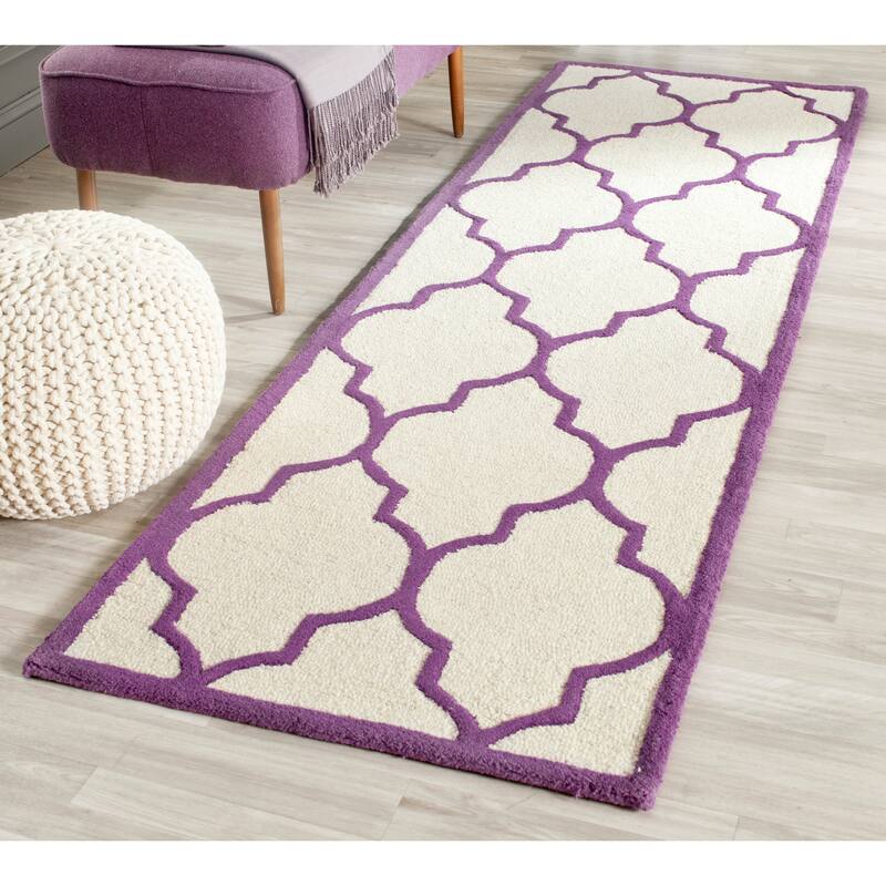 SAFAVIEH Handmade Cambridge Oddny Moroccan Trellis Wool Rug - 2'6" x 6' Runner - Ivory/Purple