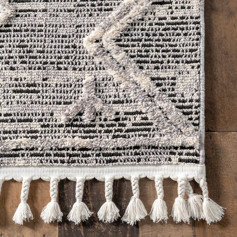 Nuloom Roxy Textured Diamond Tassel Area Rug
