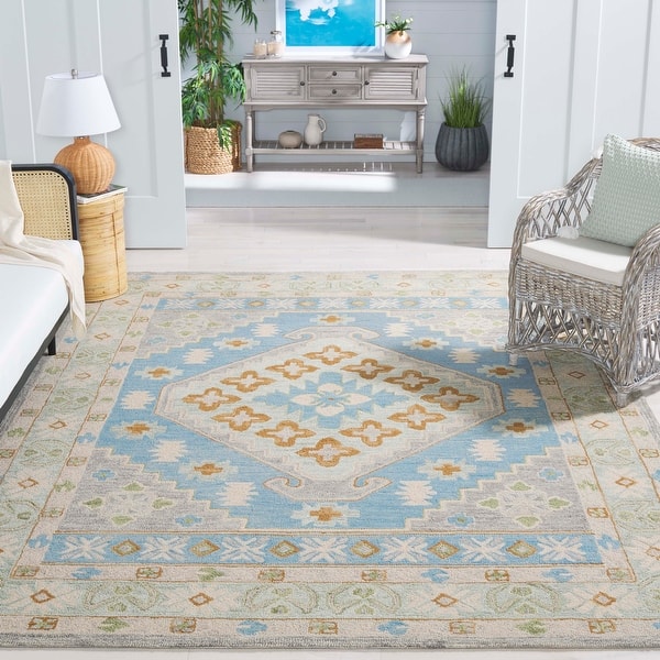 slide 2 of 10, SAFAVIEH Handmade Heritage Hilga Traditional Wool Rug