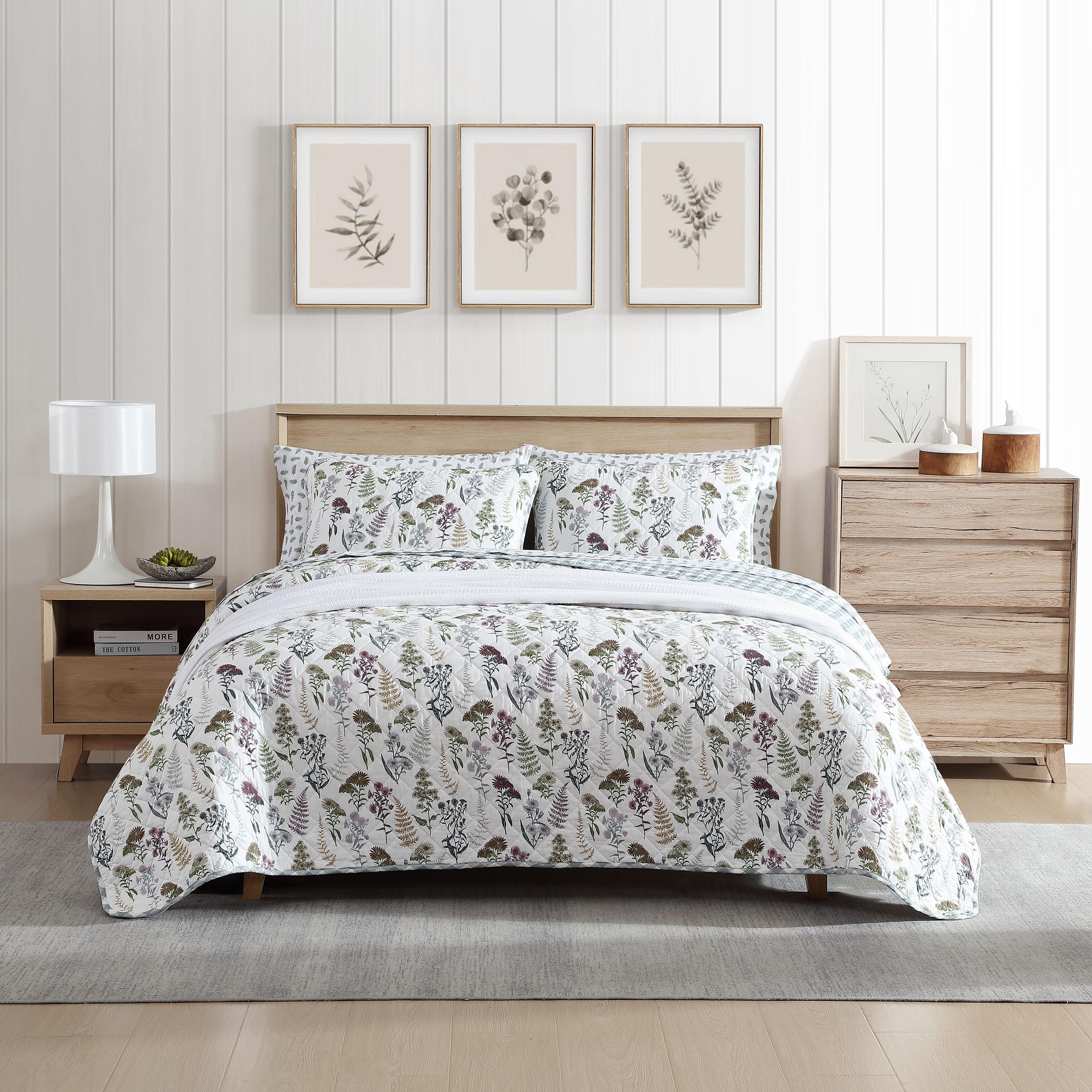 Eddie Bauer Flower Field Cotton Bedding With Checkered Reverse (Green, 3 Piece Set)