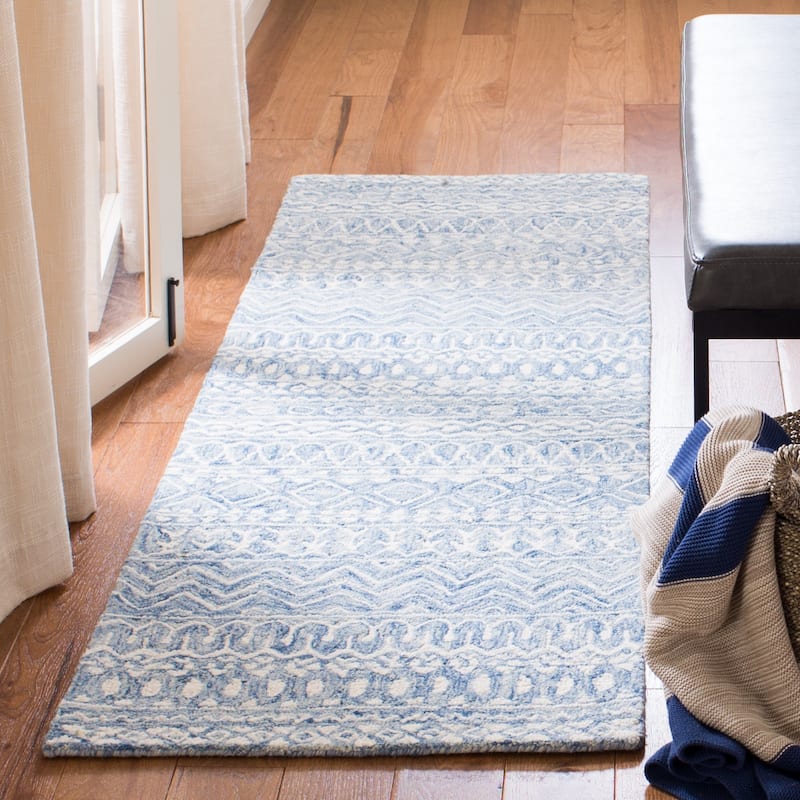 SAFAVIEH, Handmade Micro-Loop Fedosia Wool Rug