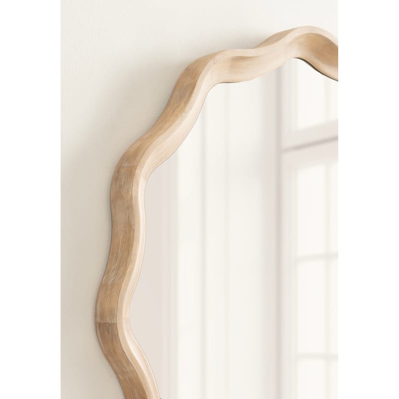 Kate and Laurel Hatherleigh Round Scallop Mirror