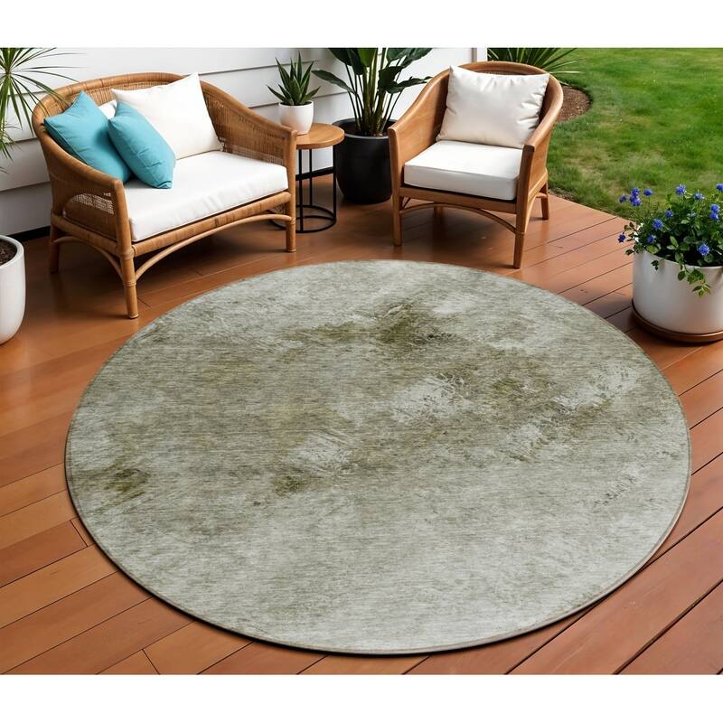 HomeRoots Abstract Transitional Rectangle Outdoor Rug - 8' Round