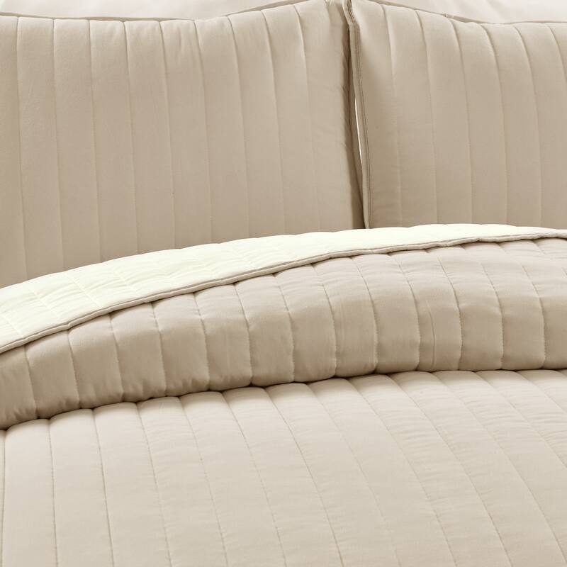 Lush Decor Soft Stripe All Season Quilt/Coverlet Set
