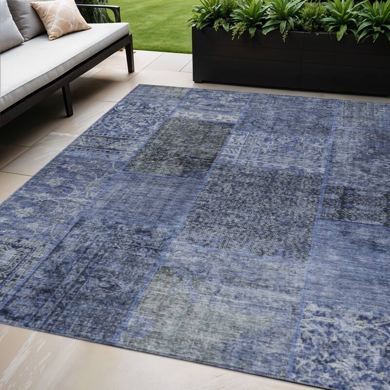 HomeRoots Patchwork Transitional Rectangle Outdoor Rug - 5' X 8'