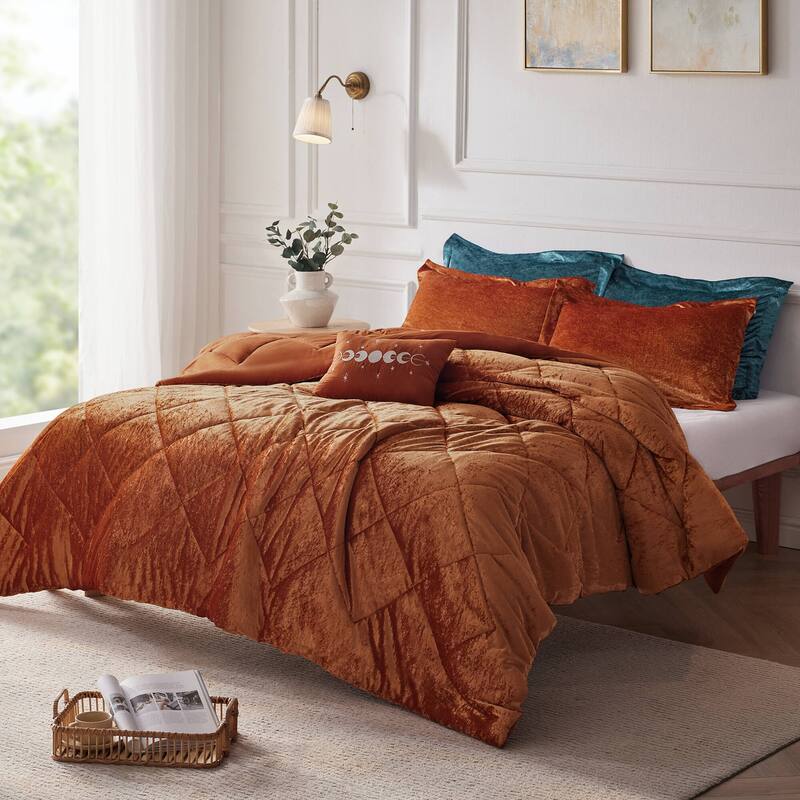 Intelligent Design Isabel Velvet Comforter Set