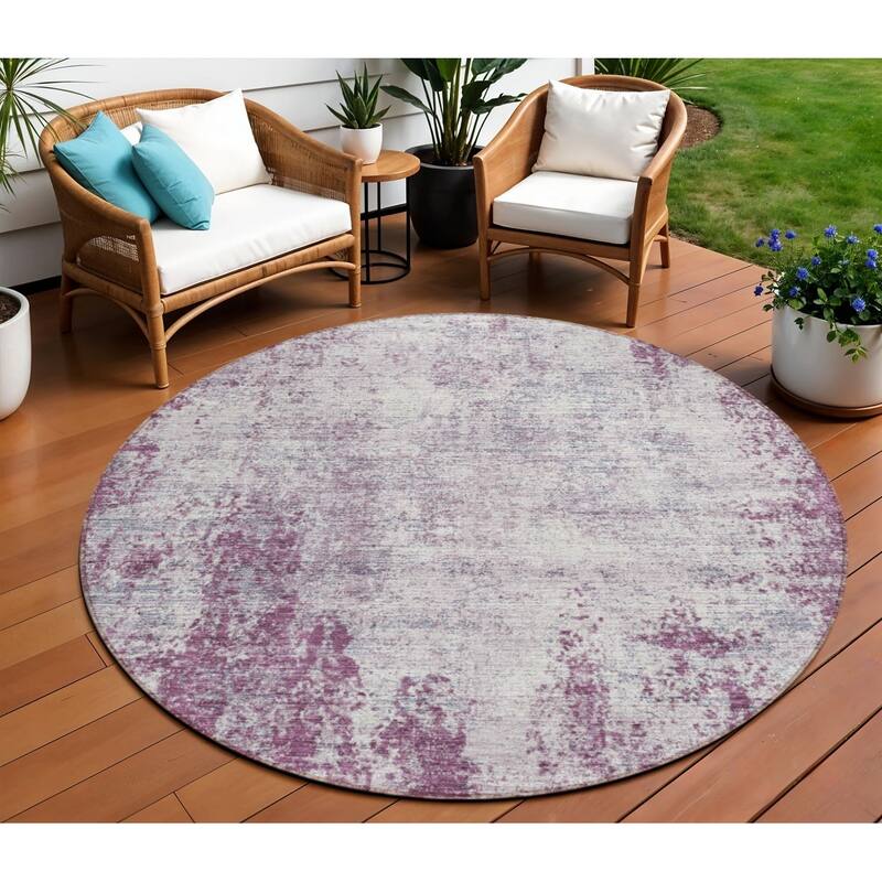HomeRoots Abstract Transitional Rectangle Outdoor Rug - 8' Round