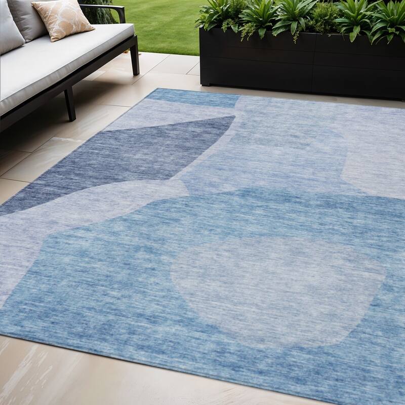 HomeRoots Abstract Transitional Rectangle Outdoor Rug - 5' X 8'