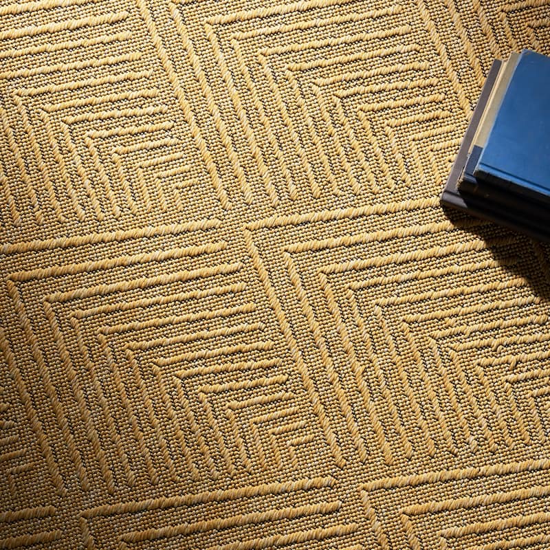 Alameda Solid Color Chevron Machine Washable Indoor Area Rug