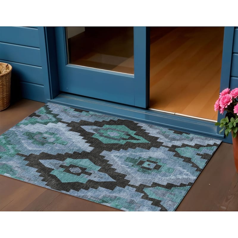 HomeRoots Aztec Transitional Rectangle Outdoor Rug - 3' x 5'