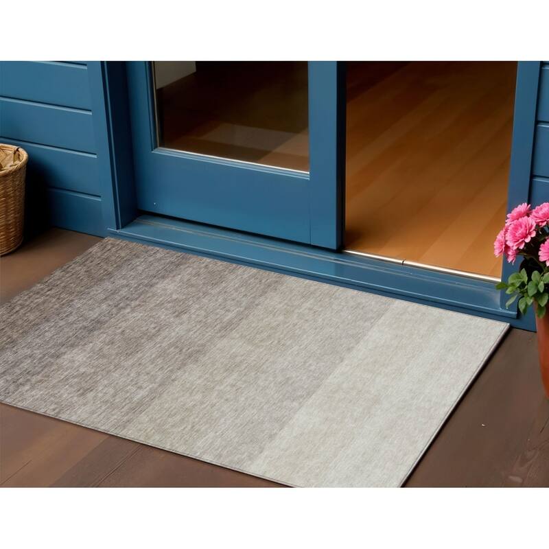 HomeRoots Ombre Transitional Rectangle Outdoor Rug - 3' x 5'