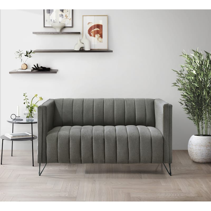 Clayfell Kurtis Square Arm Living Set