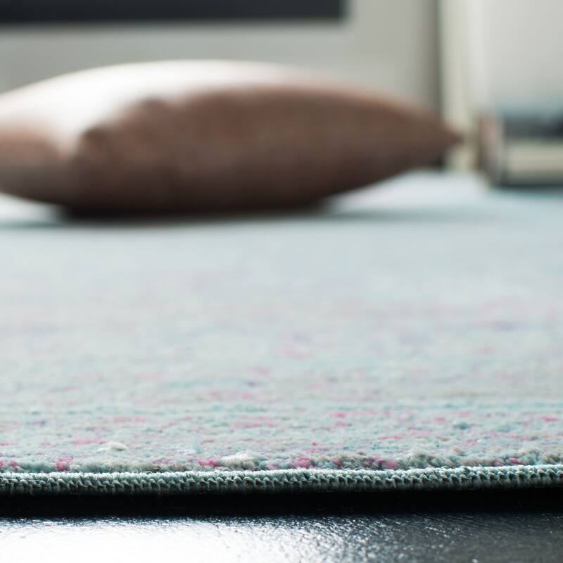 SAFAVIEH Valencia Vezira Boho Distressed Rug