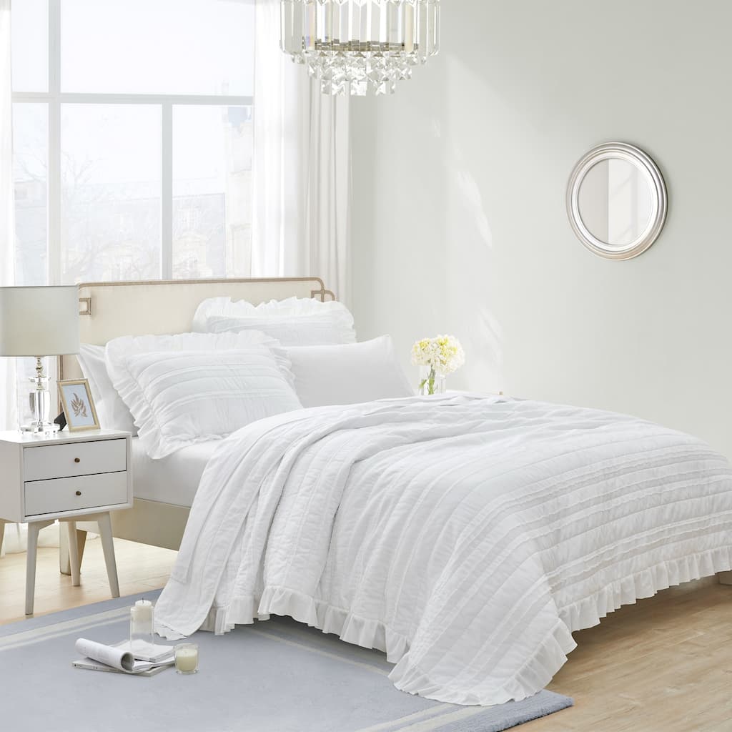 Beaute Living Ruffle Stripe Clip 3-piece Quilt Set