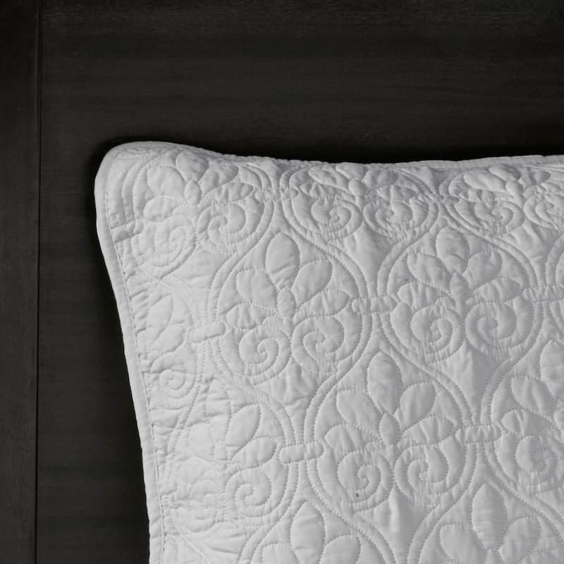 Madison Park Mansfield Reversible Oversized 3-piece Solid Texture Bedspread Quilt Set with Matching Shams
