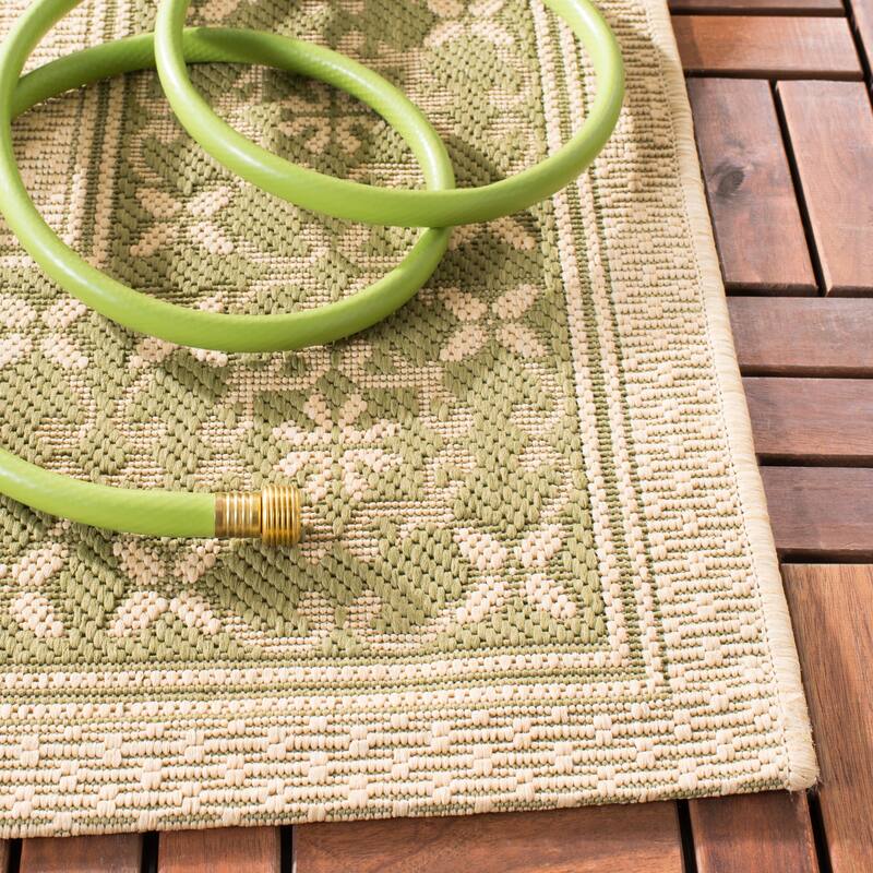 SAFAVIEH Courtyard Rubina Indoor/ Outdoor Waterproof Patio Backyard Rug