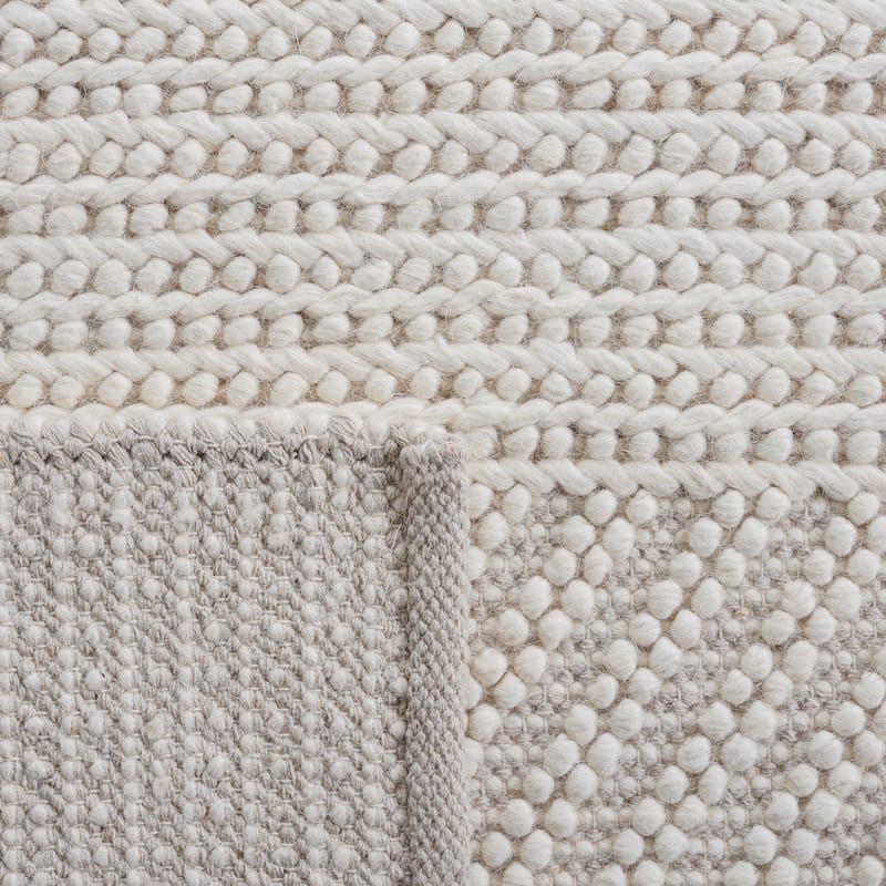 SAFAVIEH Handmade Natura Zehorit Wool Rug