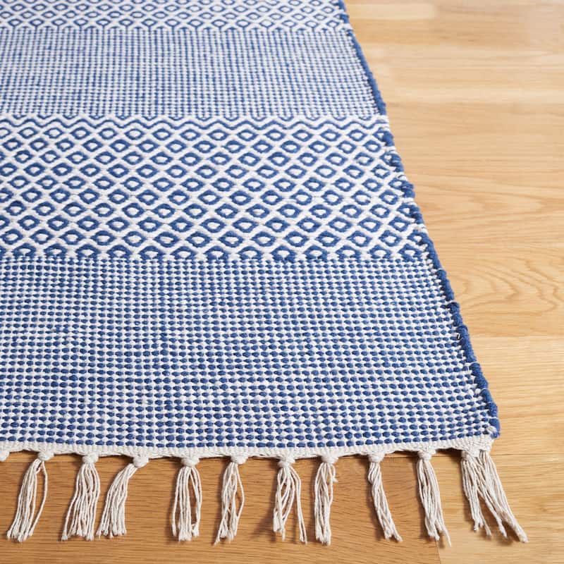 SAFAVIEH Handmade Montauk Alden Flatweave Cotton Fringe Rug - 2'3" x 4' - Ivory/Navy