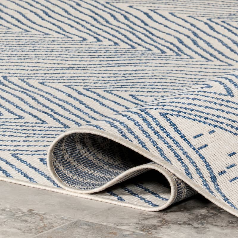 Nuloom Vance Contemporary Chevron Indoor/Outdoor Area Rug